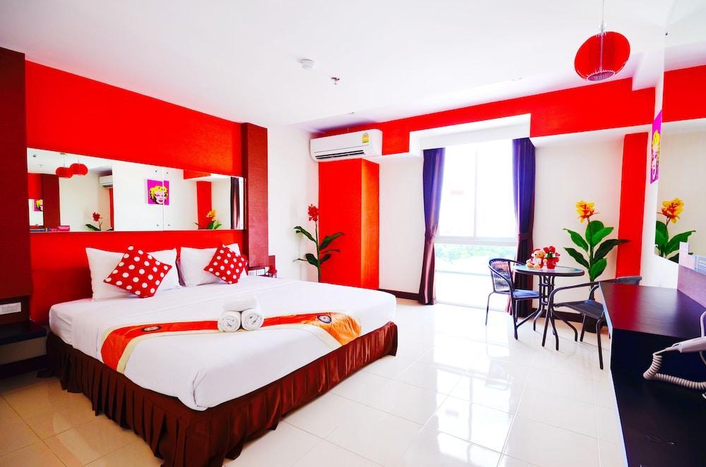 Pb Grand Hotel Хатъяй Экстерьер фото