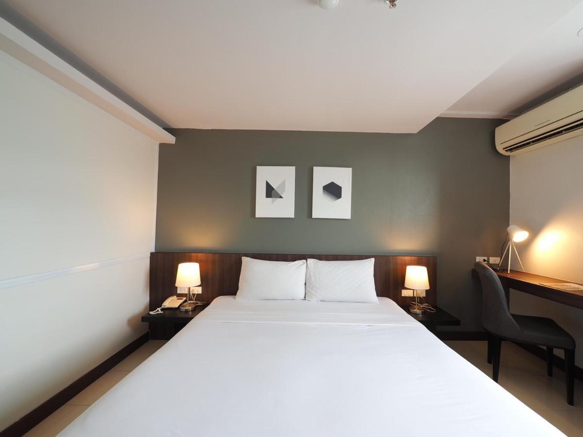Pb Grand Hotel Хатъяй Экстерьер фото