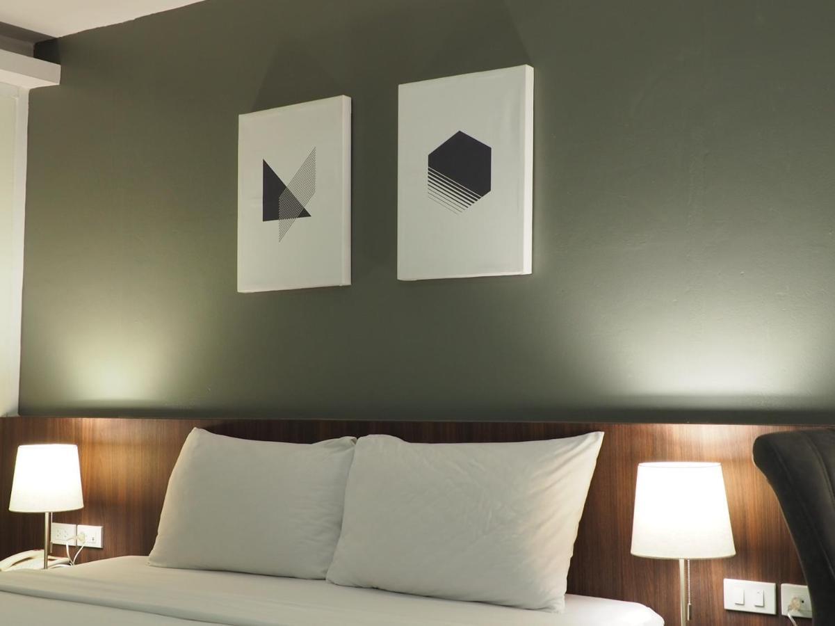 Pb Grand Hotel Хатъяй Экстерьер фото