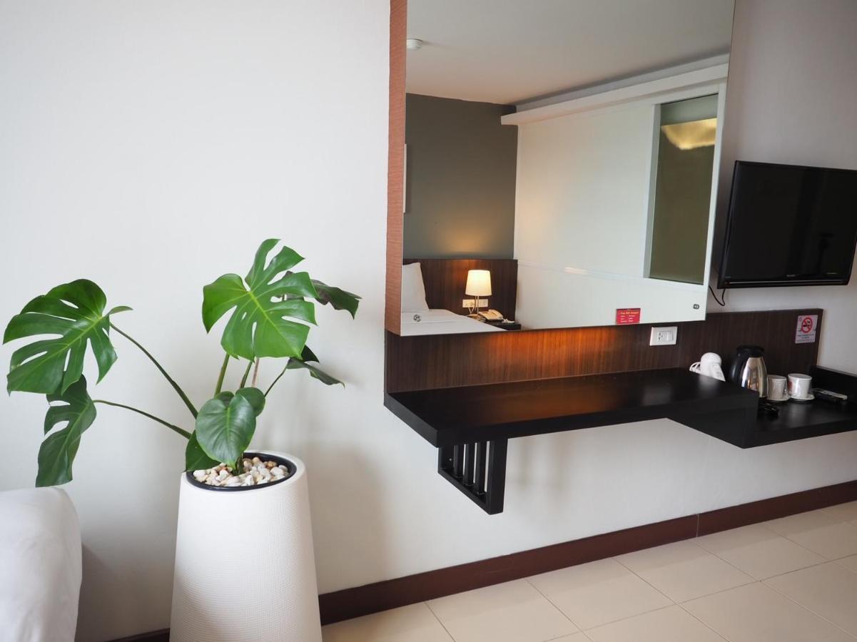 Pb Grand Hotel Хатъяй Экстерьер фото
