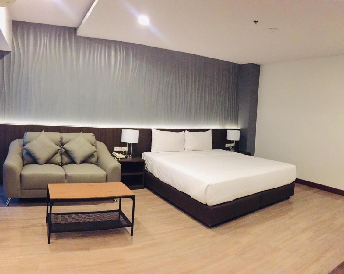 Pb Grand Hotel Хатъяй Экстерьер фото