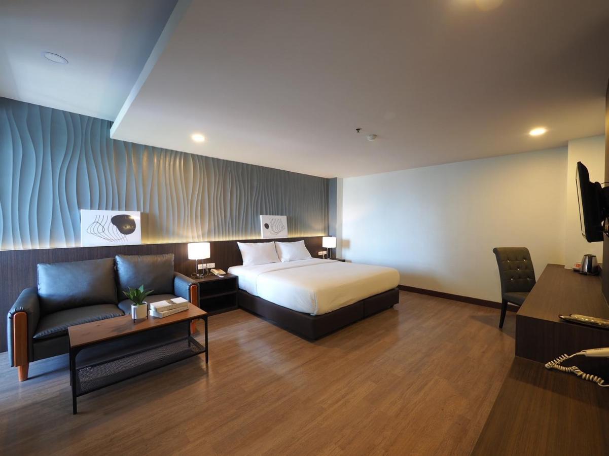 Pb Grand Hotel Хатъяй Экстерьер фото