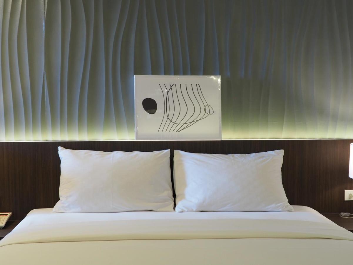Pb Grand Hotel Хатъяй Экстерьер фото