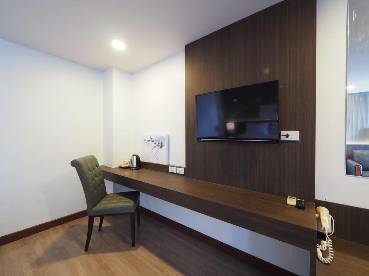 Pb Grand Hotel Хатъяй Экстерьер фото