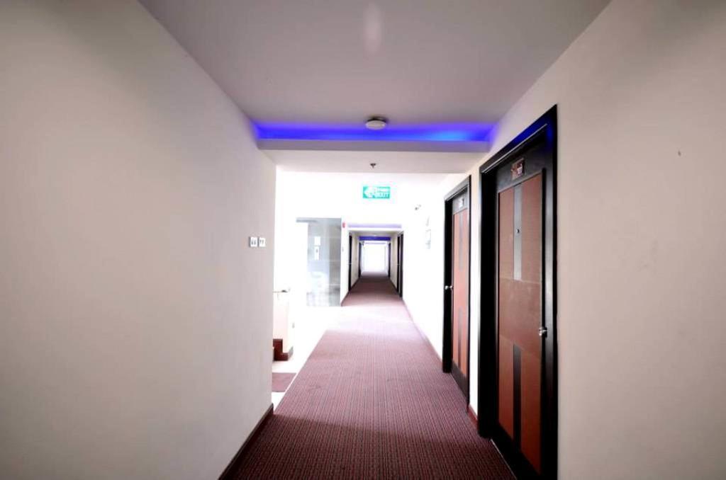Pb Grand Hotel Хатъяй Экстерьер фото