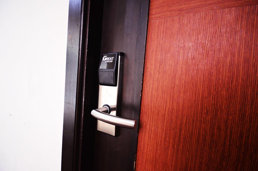 Pb Grand Hotel Хатъяй Экстерьер фото