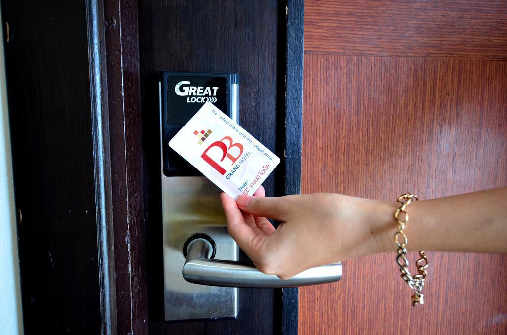 Pb Grand Hotel Хатъяй Экстерьер фото